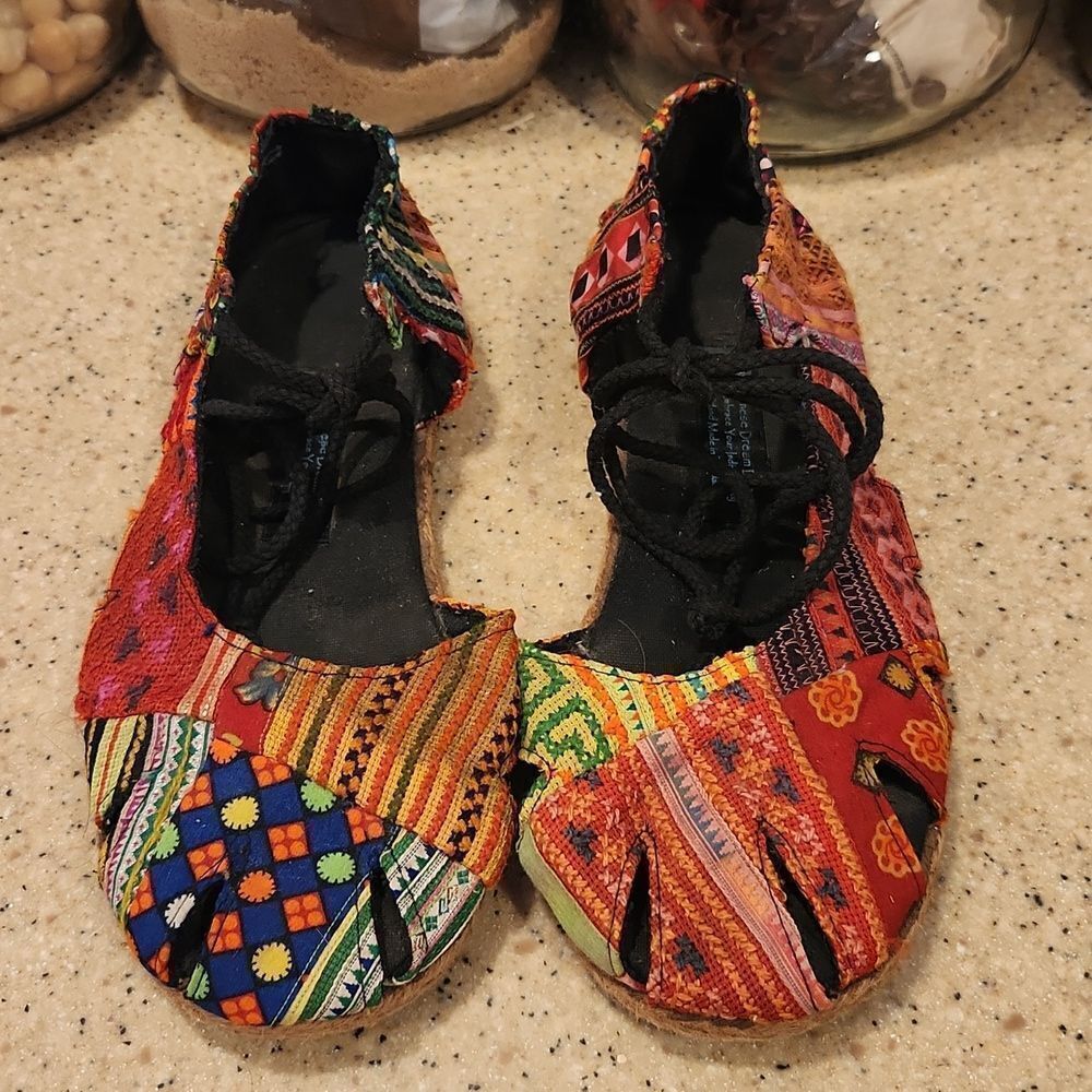 Siamese Dream Design Shoes 8.5